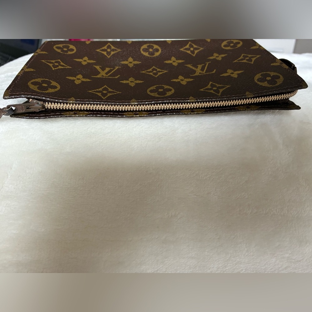 Rare Authentic Louis Vuitton Vintage Monogram Canvas Toiletry Pouch Date 1983 View 4